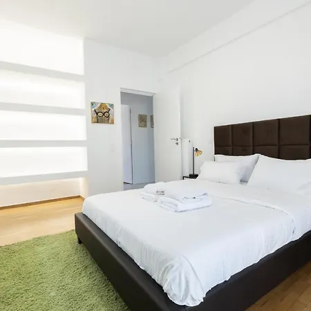 Comfort Sunny Hub With 2 Bdr Apartment